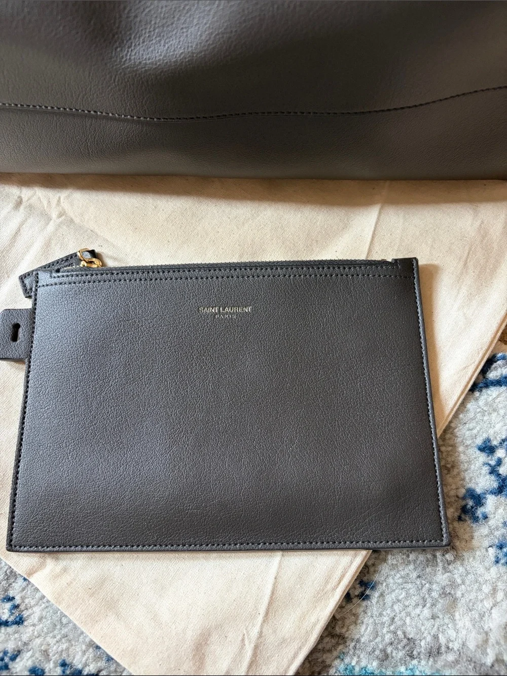 Saint Laurent classic saint